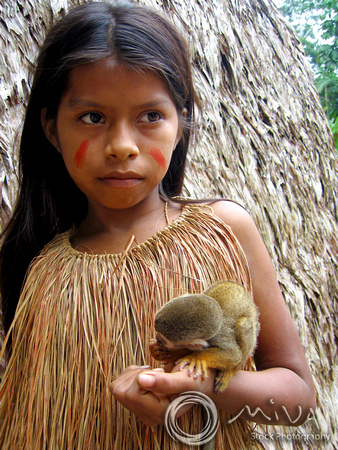 Miva Stock_1610 - Peru, Iquitos, Tribal girl, Capuchin monkey