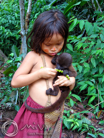 Miva Stock_1614 - Brazil, Brasilia, tribal girl, black Spider monkey