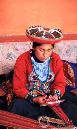 Miva Stock_0995 - Peru, Cusco, woman weaving