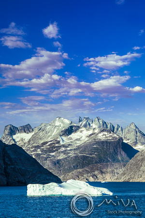 Miva Stock_3435 - Greenland, Kujalleq, Iceberg and mountains