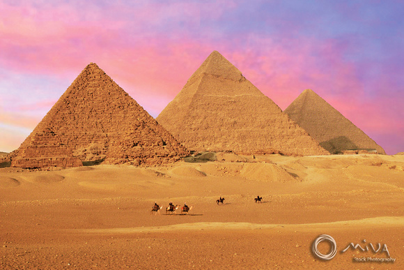 Miva Stock_1698 - Egypt, Cairo, Giza, Great Pyramids, sunset