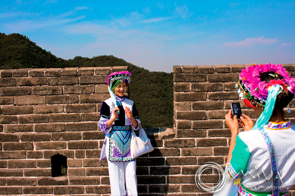 Miva Stock_1325 - China, Badaling, Great Wall, women posing