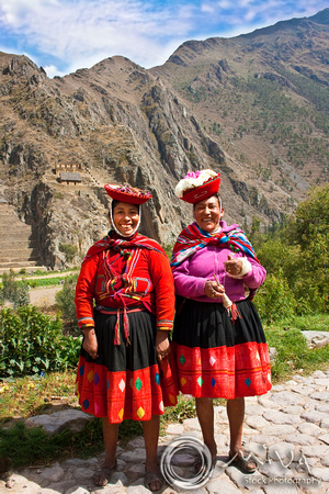 Miva Stock_1356 - Peru, Ollantaytambo, Local women