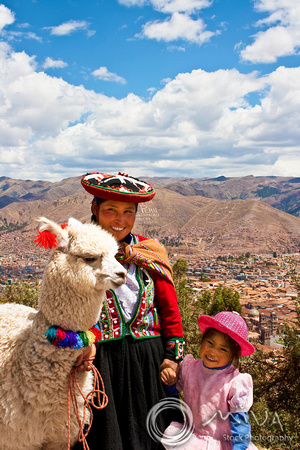 Miva Stock_1366 - Peru, Cusco, Sacsayhuaman, woman. llamas