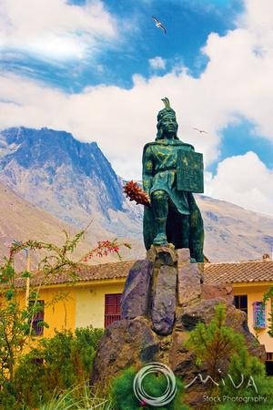 Miva Stock_1378 - Peru, Cusco, Sacred Valley, Pachacuti statue