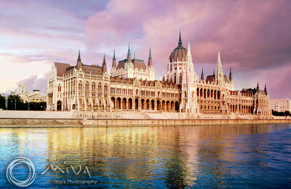 Miva Stock_1387 - Hungary, Budapest, Parliament, Danube River