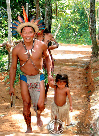 Miva Stock_1623 - Peru, Iquitos, village elder, young girl