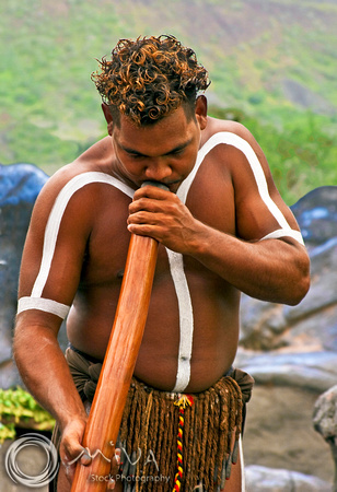 Miva Stock_1769 - Australia, Cairns, Aborigine man, didgeridoo