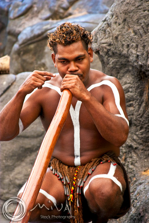 Miva Stock_1770 - Australia, Cairns, Aborigine man, didgeridoo