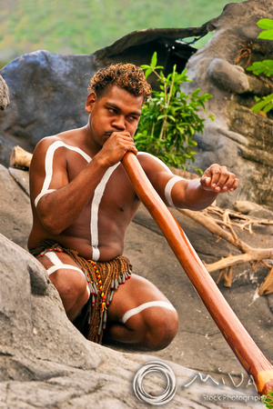 Miva Stock_1771 - Australia, Cairns, Aborigine man, didgeridoo
