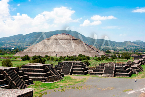 Miva Stock_1967 - Mexico, Teotihuacan, Pyramid of the Moon
