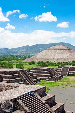 Miva Stock_1972 - Mexico, Teotihuacan, Pyramid of the Moon