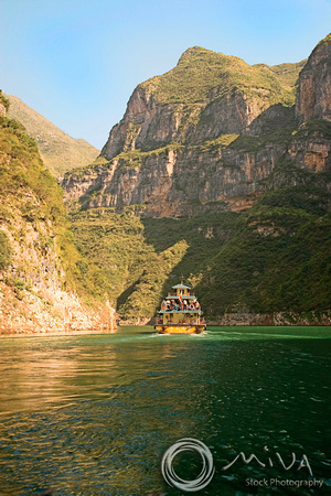 Miva Stock_2320 - China, Yangtze River, tourist river boats