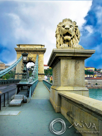 Miva Stock_2376 - Hungary, Budapest, Chain Bridge, Stone Lion