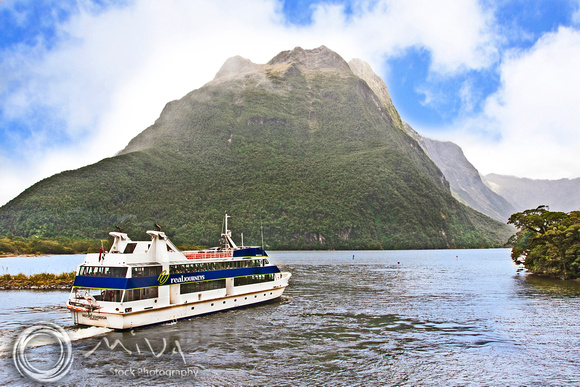 Miva Stock_2487 - New Zealand, Milford Sound, tour boat
