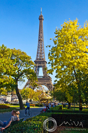 Miva Stock_2667 - France, Paris, Eiffel Tower, Autumn