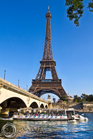 Miva Stock_2674 - France, Paris, Eiffel Tower, Seine River