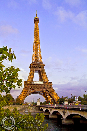 Miva Stock_2722 - France, Paris, Eiffel Tower, Seine River