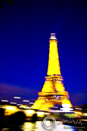 Miva Stock_2726 - France, Paris, Eiffel Tower, blur