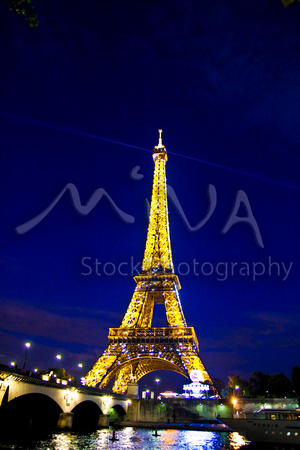 Miva Stock_2728 - France, Paris, Eiffel Tower, Seine River