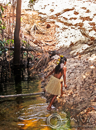 Miva Stock_3052 - Peru, Iquitos, tribal girl near Amazon river