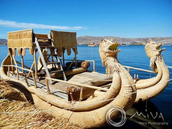 Miva Stock_3139 - Peru, Puno, Lake Titicaca, reed boat