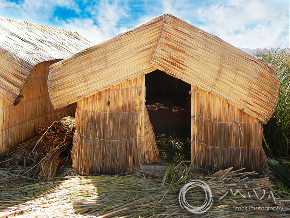 Miva Stock_3140 - Peru, Puno, Lake Titicaca, reed hut