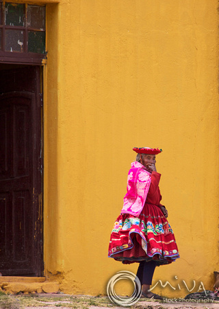 Miva Stock_3143 - Peru, Ollantaytambo, woman