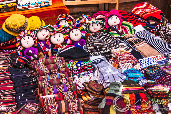 Miva Stock_3165 - Peru, Pisac, Colorful blankets, market