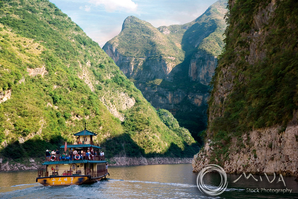 Miva Stock_0806 - China, Yangtze River, river boat, tourist