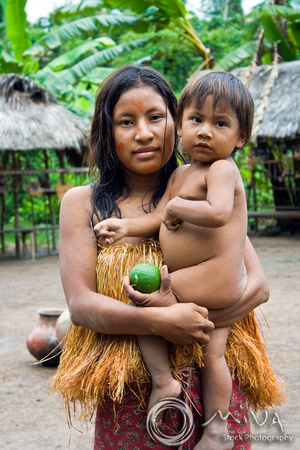 Miva Stock_0890 - Peru, Iquitos, Yagua Tribe Woman, son