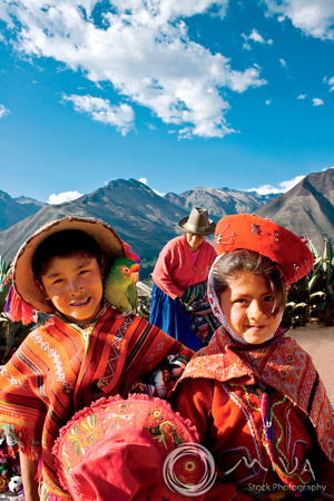 Miva Stock_0903 - Peru, Sacred Valley, boy and girl