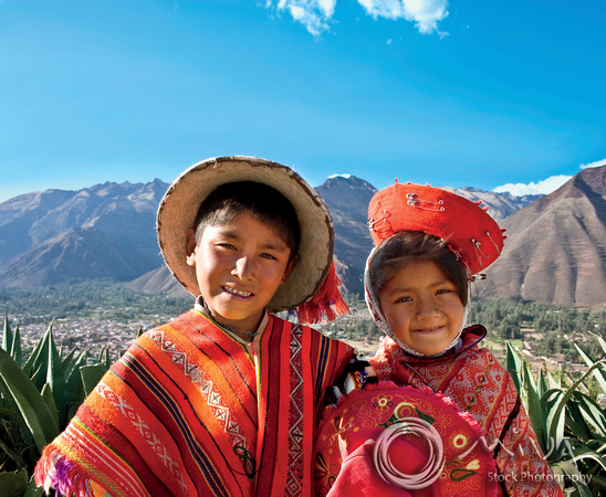 Miva Stock_0905 - Peru, Sacred Valley, boy and girl