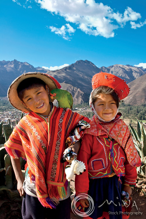 Miva Stock_0906 - Peru, Sacred Valley, boy and girl