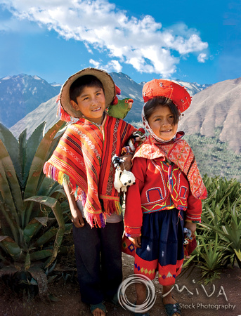 Miva Stock_0907 - Peru, Sacred Valley, boy and girl