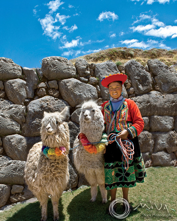 Miva Stock_0954S - Peru, Cusco, woman and llamas