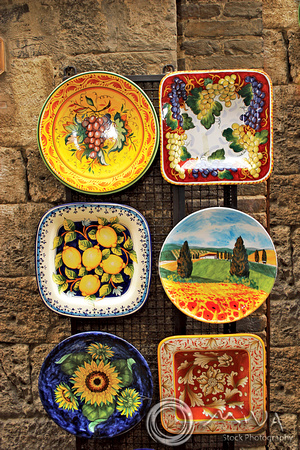 Miva Stock_1111 - Italy, San Giminiano, Tuscany, plates