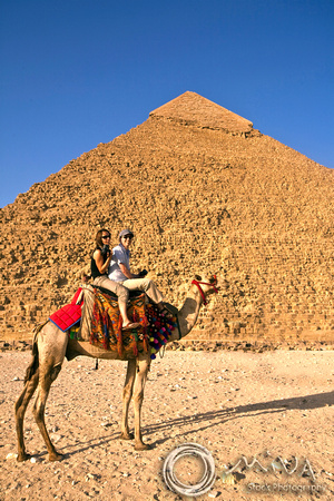 Miva Stock_1167 - Egypt, Cairo, Giza, tourists on camel