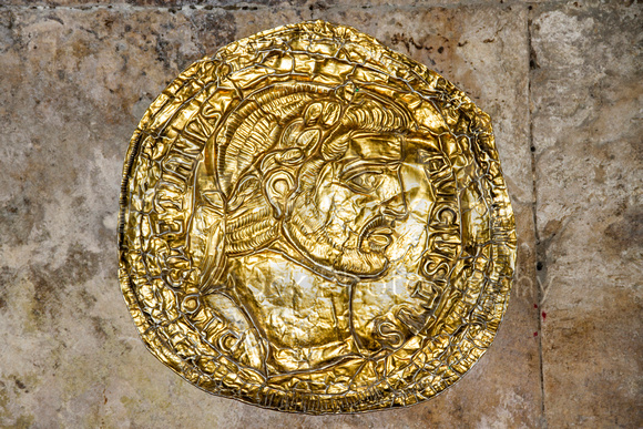 Miva Stock_3293 - Croatia, Split, Diocletian’s Palace, shield