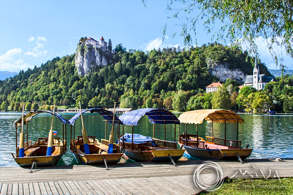Miva Stock_3304 - Slovenia, Lake Bled, boats, church