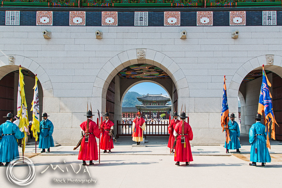 Miva Stock_3676 South Korea, Seoul, Guards at Gyeongbokgung palace