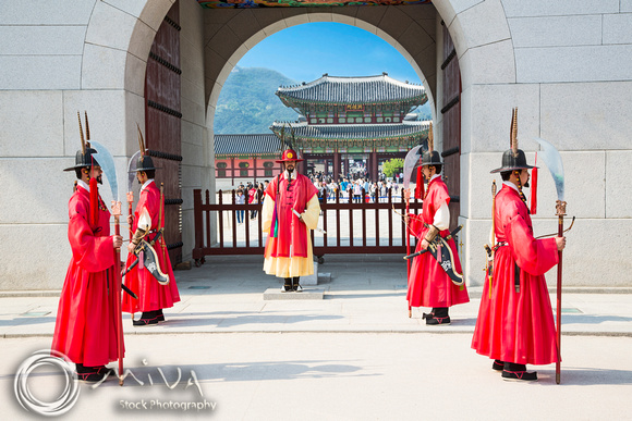 Miva Stock_3675 South Korea, Seoul, Guards at Gyeongbokgung palace