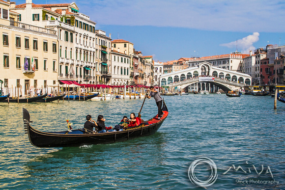 Miva Stock_3415 - Italy, Venice, gondola near Rialto Bridge