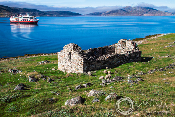 Miva Stock_3437 - Greenland, Hvalsey, Ruins, Cruise Ship
