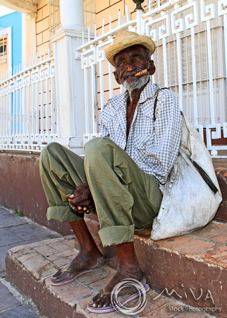 Miva Stock_3506 - Cuba, Trinidad, Cuban man smoking cigar