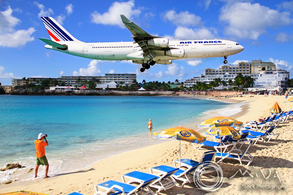 Miva Stock_3458 - St Martin, Netherland Antilles, Maho Beach, Airplane