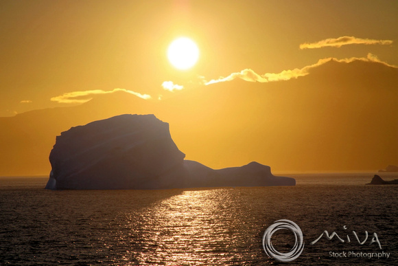 Miva Stock_3527 - Greenland, Uummannaq, Icebergs sunset